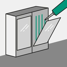 Skizze zeigt, wie der Kleber mit Hilfe einer Kartusche an einem Objekt angebracht werden muss, um den Spiegel richtig zu verkleben.